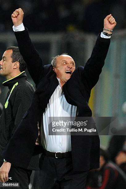Delio Rossi coach of Palermo celebrates after winning the Serie A match between US Citta di Palermo and AC Milan at Stadio Renzo Barbera on April 24,...