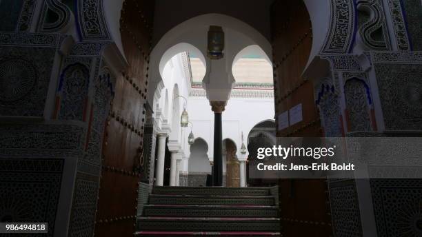 moulay idriss mosque in fes - moulay idriss photos et images de collection