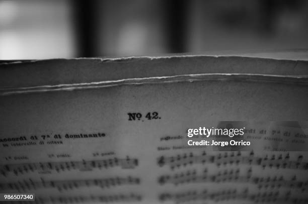 pesaro,italy - leggio-per-spartiti-musicali foto e immagini stock