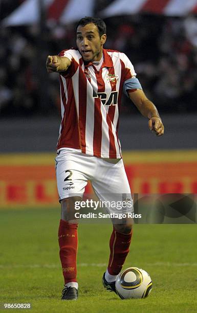 Leando Desabato of Estudiantes in action during an Argentina´s first division soccer match at Jorge Luis Hirsch Stadium on April 24, 2010 in Buenos...