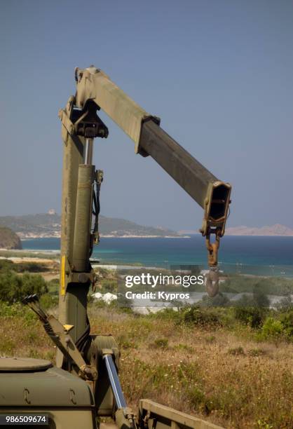 europe, greece, 2018: view of mobile crane - jib stockfoto's en -beelden