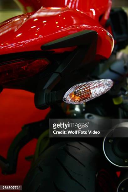 motorcycle signal - road signal stock-fotos und bilder