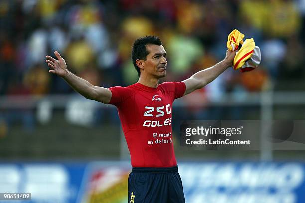 Morelia's Jared Borgetti celebrates after scoring a goal against Monterrey in a 2010 Bicentenary Mexican championship soccer match between Monarcas...