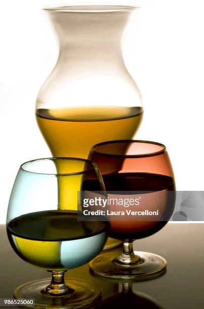 bicchieri e bottiglia - glasses and bottle - bottiglia stock pictures, royalty-free photos & images