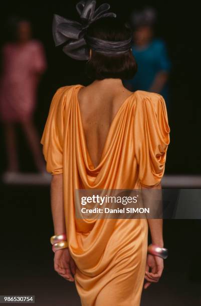 Défilé Emanuel Ungaro , Prêt-à-Porter, collection Printemps-été 1987 à Paris le 21 octobre 1986, France.