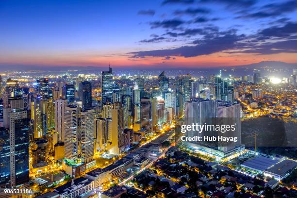 makati sunset - greater manila area photos et images de collection
