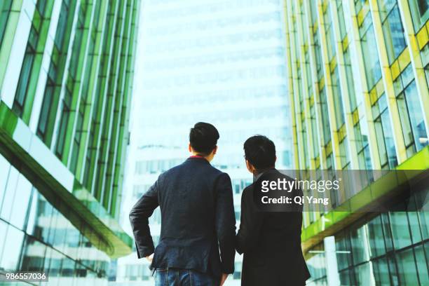 confident businessman outdoors - qi yang stock pictures, royalty-free photos & images