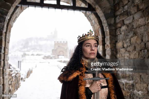 皇后城堡附近 - medieval queen crown 個照片及圖片檔
