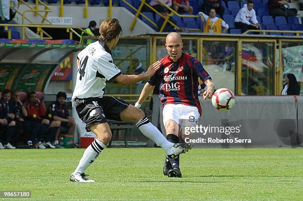Andrea Raggi of Bologna competes with Daniele Galloppa of Parma during the Serie A match between Bologna FC and Parma FC at Stadio Renato Dall'Ara on...