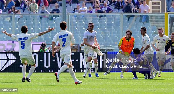 Gennaro Sardo of AC Chievo Verona celebrates with team mates after scoring his team's second goal during the Serie A match between ACF Fiorentina and...
