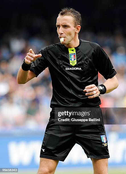 The referee Silvio Mazzoleni in action during the Serie A match between SSC Napoli and Cagliari Calcio at Stadio San Paolo on April 25, 2010 in...