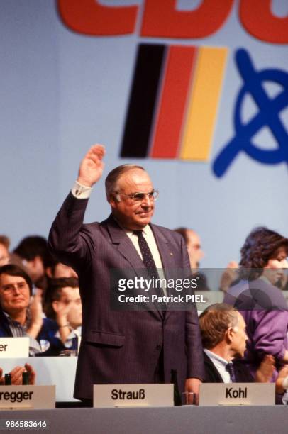 Helmut Kohl lors d'un meeting de la CDU en janvier 1987 à Dortmund en RFA.