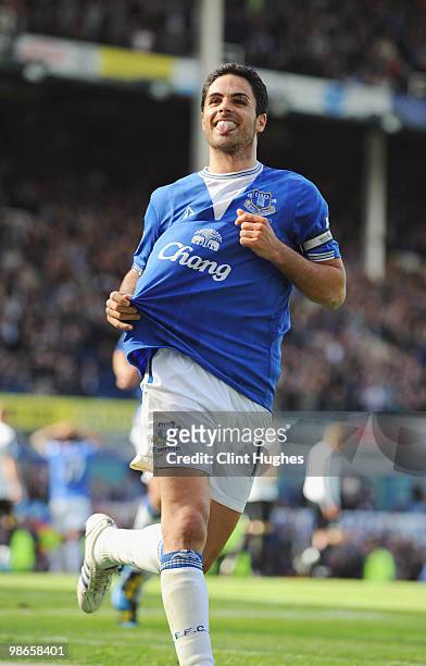 Mikel Arteta of Everton celebrates after scoring the winning goal from the penalty spot during the Barclays Premier League match between Everton and...