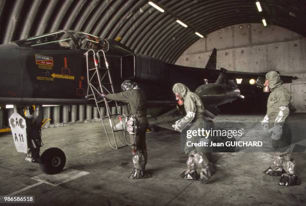 Manoeuvres militaires 'Airex' contre la guerre chimique sur la base de Nancy-Ochey le 12 mars 1987, Franec.