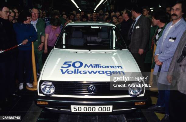 Volkswagen célèbre sa 50 000 000ème voiture en 1987 à Wolfsburg en Allemagne.