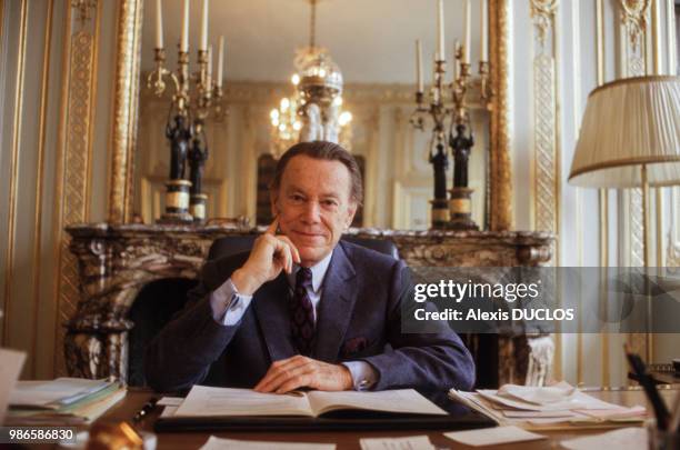 Albin Chalandon, garde des sceaux, dans son bureau au ministère de la justice à Paris le 3 avril 1987, France.