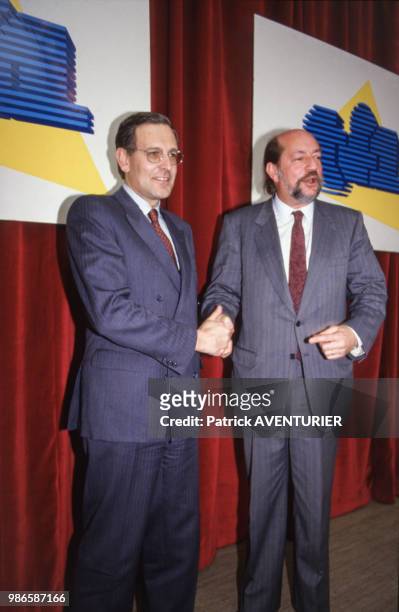Patrick Le Lay et Hervé Bourges lors d'une conférence de presse de TF1 à Paris le 6 avril 1987, France.