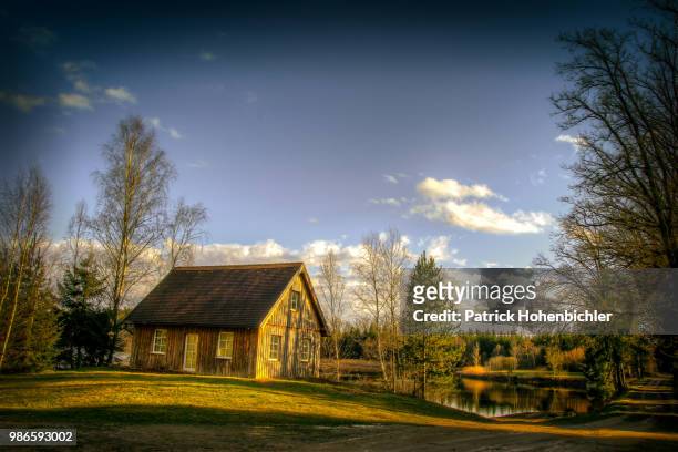 haus am teich - teich stock pictures, royalty-free photos & images