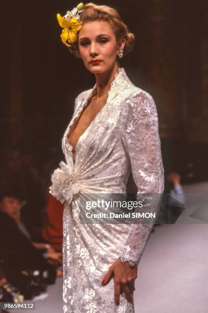 Défilé Hanae Mori, Haute-Couture, collection Printemps-été 1989 à Paris le 22 janvier 1989, France.