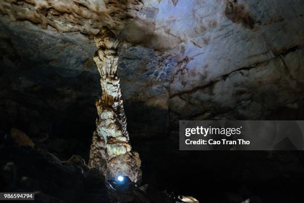 thien duong cave (heaven cave) - thien duong cave stock pictures, royalty-free photos & images