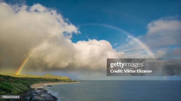 rainbow over sandy beach (hawaii) - rainbow beach stockfoto's en -beelden