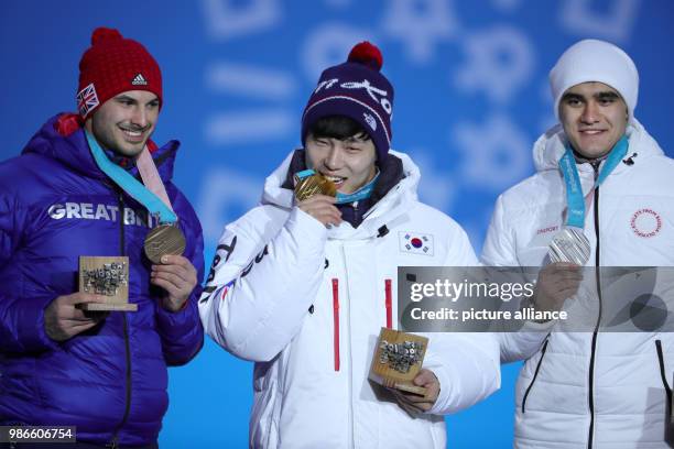 Südkorea, Pyeongchang: Olympia: Skeleton Männer Siegerehrung Medal Plaza: Dom Parsons aus Großbritannien , Yun Sung Bin aus Südkorea und Nikita...