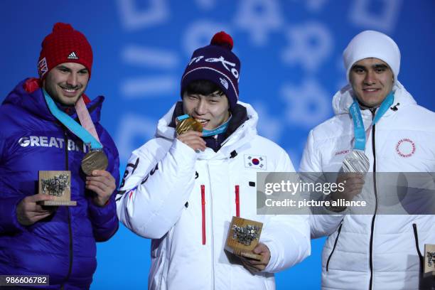 Südkorea, Pyeongchang: Olympia: Skeleton Männer Siegerehrung Medal Plaza: Dom Parsons aus Großbritannien , Yun Sung Bin aus Südkorea und Nikita...