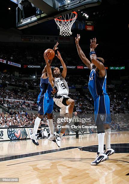 Tony Parker of the San Antonio Spurs shoots against Jason Terry and Erick Dampier of the Dallas Mavericks in Game Four of the Western Conference...