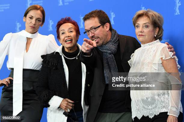 February 2018, Germany, Berlin: Berlinale 2018, photocall, 'Las Herederas' : Actresses Ana Ivanova , Margarita Irun, director Marcelo Martinessi,...