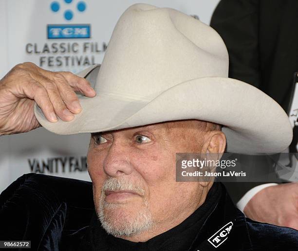 Actor Tony Curtis attends the 2010 TCM Classic Film Festival opening night gala and premiere of "A Star is Born" at Grauman's Chinese Theatre on...