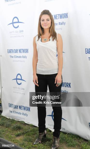 Maria Menounos poses for photographers during The Climate Rally Earth Day 2010 at the National Mall on April 25, 2010 in Washington, DC.