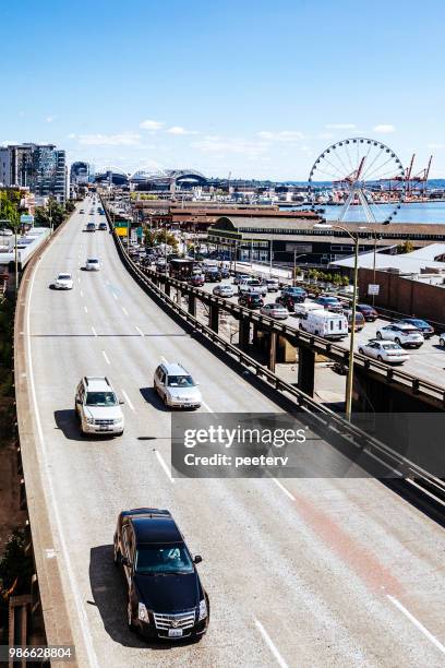 traffic in central waterfront, seattle - peeter viisimaa or peeterv stock pictures, royalty-free photos & images