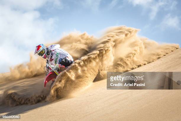 sand storm! - corrida de motos imagens e fotografias de stock