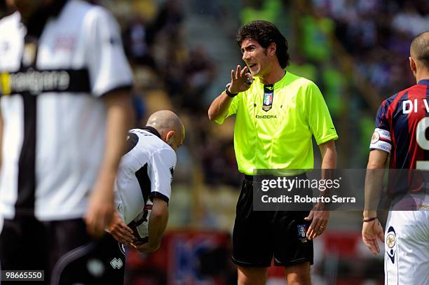 Referee Mauro Bergonzi in action during the Serie A match between Bologna FC and Parma FC at Stadio Renato Dall'Ara on April 25, 2010 in Bologna,...