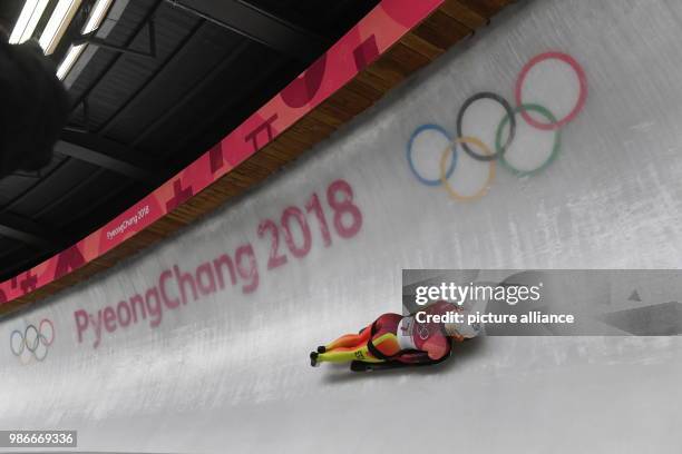 Südkorea, Pyeongchang: Olympia, Skeleton, Frauen im Alpensia Sliding-Zentrum: Jacqueline Loelling aus Deutschland fährt den Eiskanal herunter. Photo:...