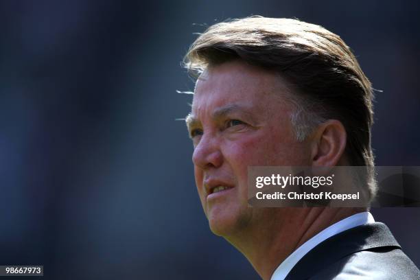 Head coach Louis van Gaal of Bayern looks on during the Bundesliga match between Borussia Moenchengladbach and FC Bayern Muenchen at Borussia Park on...