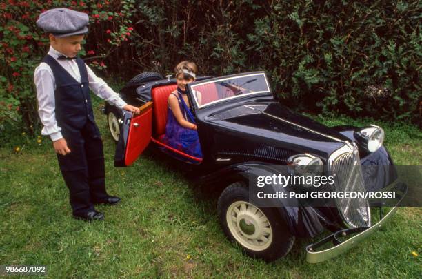 Une traction cabriolet miniature France.