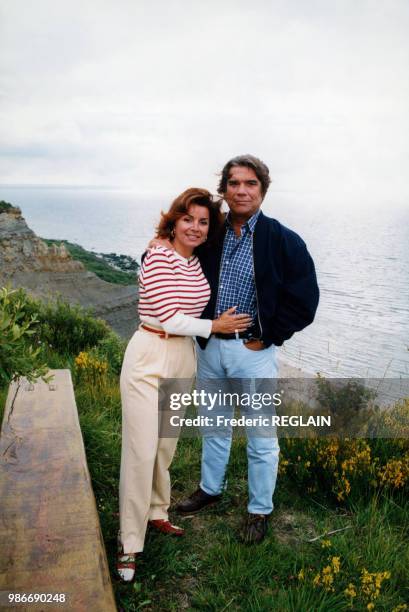 Dominique et Bernard Tapie dans la propriété de Claude Lelouch à Deauville en France, en juillet 1996.