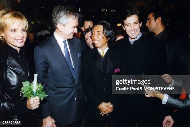 Kenzo fête ses 30 ans de Mode en compagnie de Bernard Arnault et de sa femme à Paris le 7 octobre 1999, France.