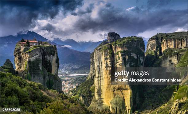 m e t e o r a - meteora greece stock pictures, royalty-free photos & images