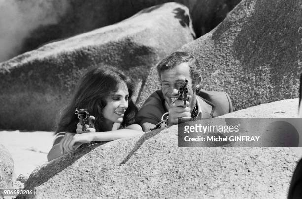 Jacqueline Bisset et Jean-Paul Belmondo lors du tournage du film 'Le Magnifique' réalisé par Philippe de Broca au Mexique, en mai 1973.