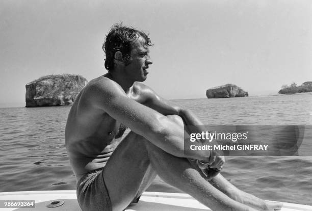 Jean-Paul Belmondo lors du tournage du film 'Le Magnifique' réalisé par Philippe de Broca au Mexique, en mai 1973.