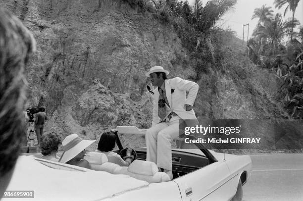 Jacqueline Bisset et Jean-Paul Belmondo lors du tournage du film 'Le Magnifique' réalisé par Philippe de Broca au Mexique, en mai 1973.