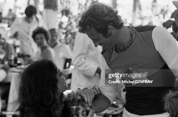 Jacqueline Bisset et Jean-Paul Belmondo lors du tournage du film 'Le Magnifique' réalisé par Philippe de Broca au Mexique, en mai 1973.