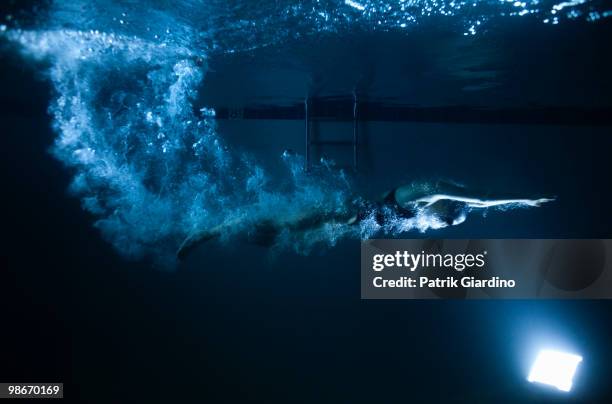 swimmer - aquatic sport stockfoto's en -beelden