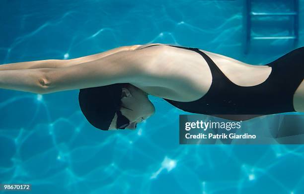 swimmer - natación fotografías e imágenes de stock