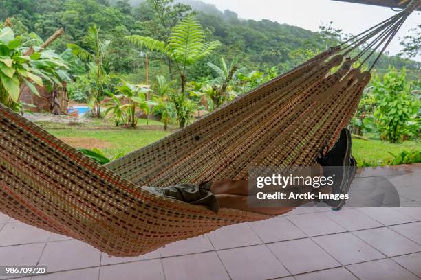 woman in a hammock, el silencio mirador nature reserve, costa rica - silencio stockfoto's en -beelden