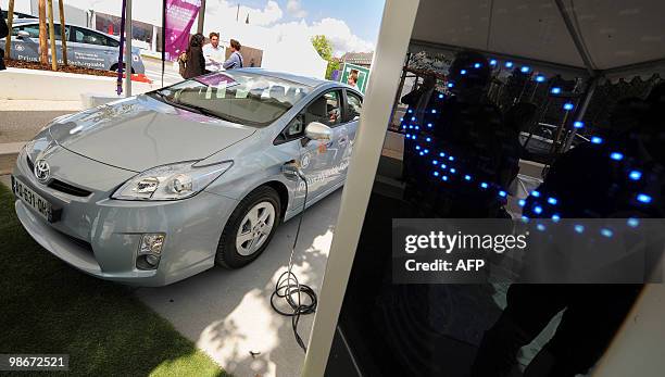 Hybrid car is reloaded on April 26, 2010 in Strasbourg, eastern France, during the official launch of an experimentation by the city of Strasbourg,...