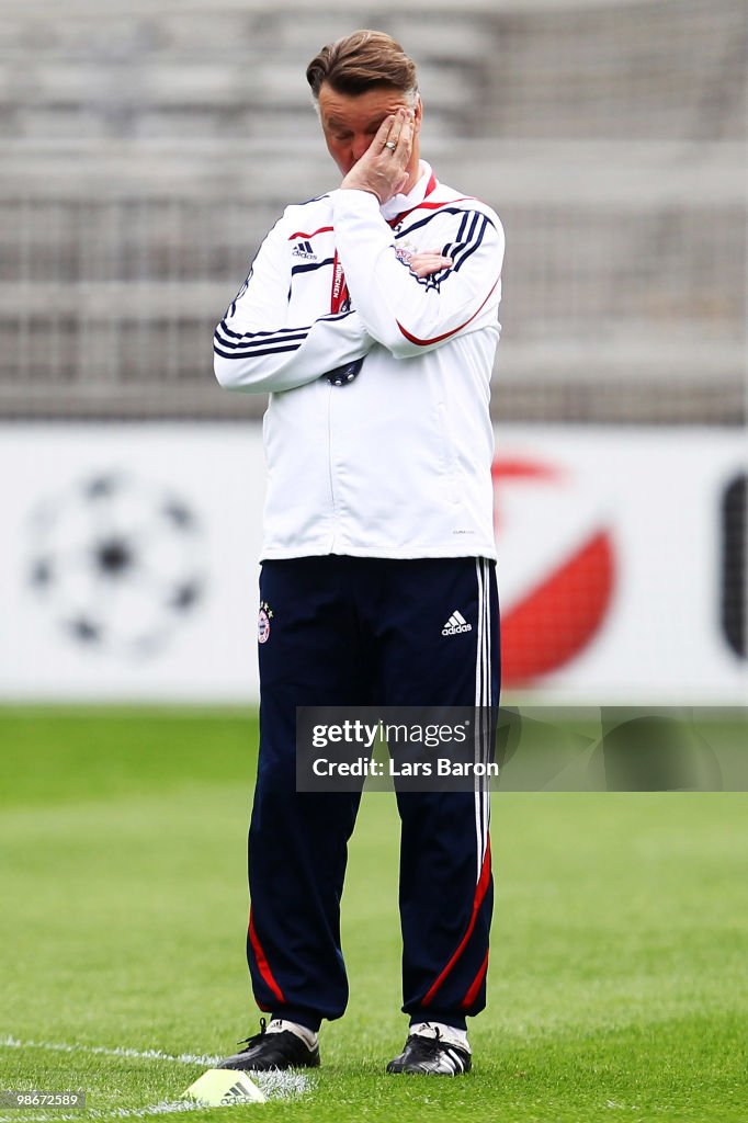 Bayern Muenchen - Press Conference & Training