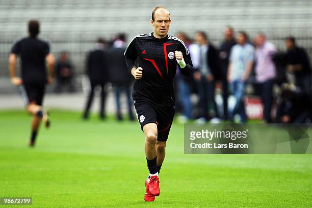 Arjen Robben warms up during a Bayern Muenchen training session at Stade de Gerland on April 26, 2010 in Lyon, France. Muenchen will play against...